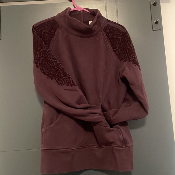 Lululemon Pullover With Zip on Back - Picture 2 of 2